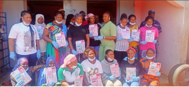 Kénédougou : Une quinzaine de filles vulnérables formées en pédicure et manucure pour leur autonomisation