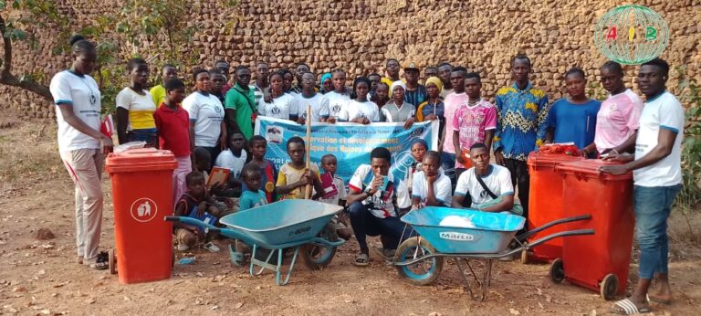 Poni : L’AEPCT assainit les ruines de Loropeni