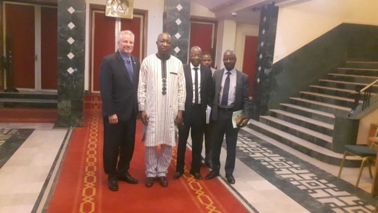 Burkina : L’ambassadeur américain parle de développement avec le Premier ministre