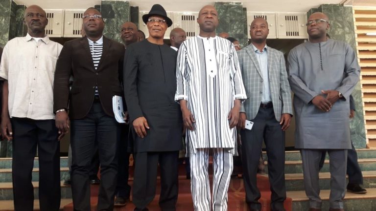 Burkina : Les syndicats des transporteurs sursoient à une augmentation du prix du ticket