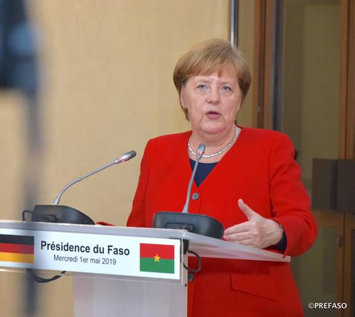 Merkel aux Burkinabè :  »Il ne faut jamais croire qu’une ethnie est supérieure à une autre »