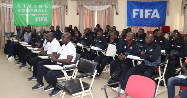 Une trentaine d’arbitres élites burkinabè à l’école de la FIFA
