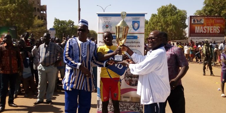 Grand prix SND : Mathias Sorgho coiffe Bassirou Nikiéma sur la ligne d’arrivée