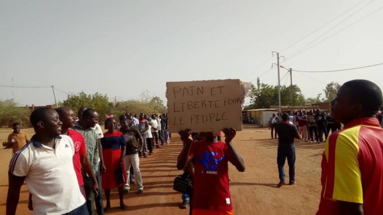 Gayéri/IUTS: les travailleurs protestent malgré une interdiction communale