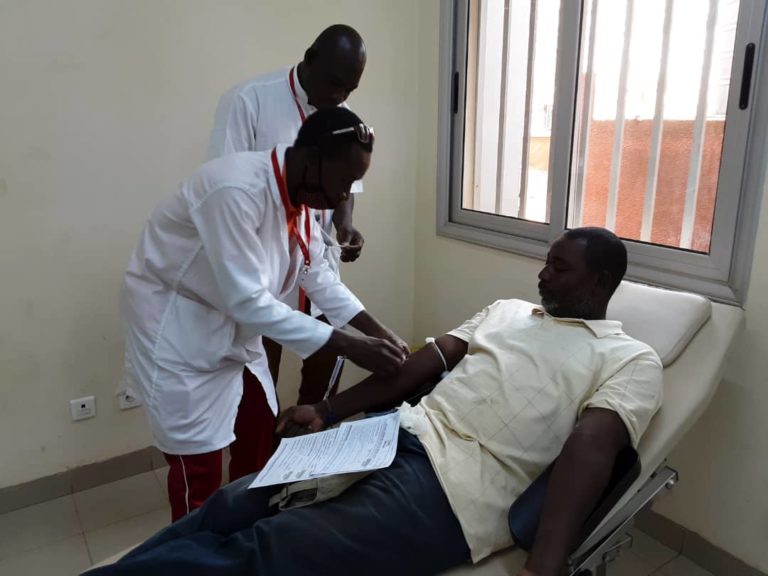 Kaya : Une association lance ses activités à travers une collecte de poches de sang