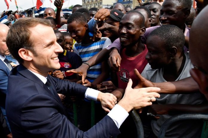 Emmanuel-Macron-visite-Abidjan-30-novembre_0_729_486