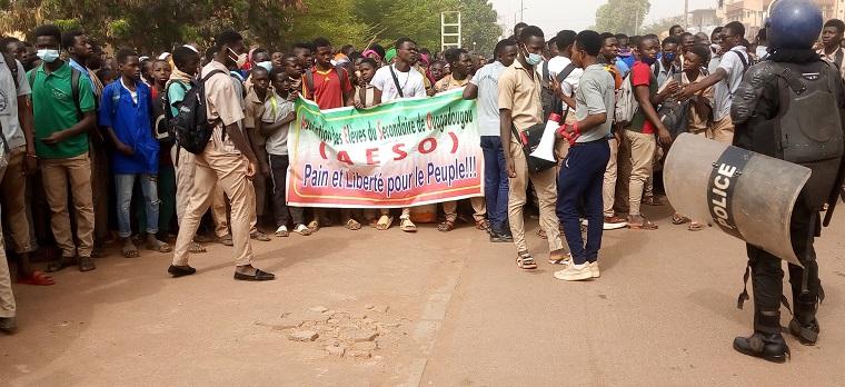 Ouagadougou : Des élèves protestent contre l’organisation du baccalauréat par le ministère de l’éducation nationale