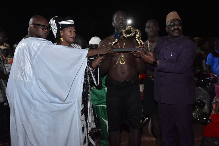 Burkina : le Sénégal remporte le tournoi de lutte du Sourou