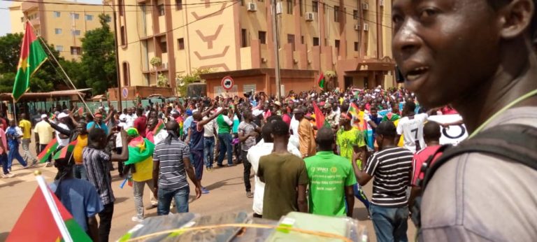 Burkina : Des citoyens dénoncent l’insécurité et la vie chère (micro-trottoir)