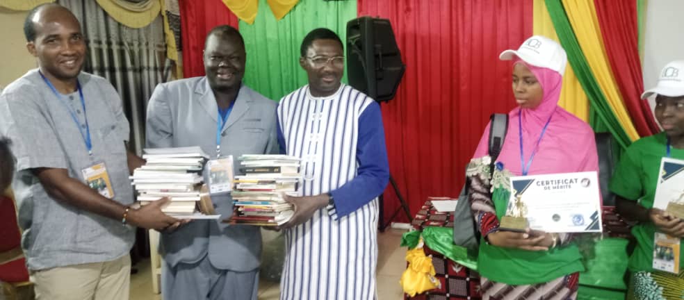 Pô : Absatou Diallo et Raïnatou Zoupoaka Ouena, lauréates d’un concours de rédaction et de lecture