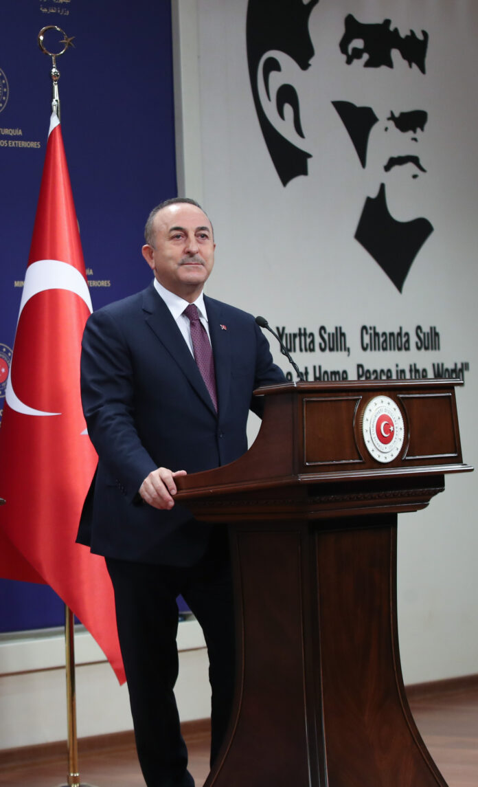 Dışişleri Bakanı Çavuşoğlu, İrlanda Dışişleri Bakanı Coveney ile ortak basın toplantısı düzenledi