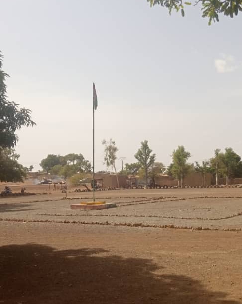 Houndé:  Des élèves débarrassent  le commissariat  de police  des projectiles des récents évènements