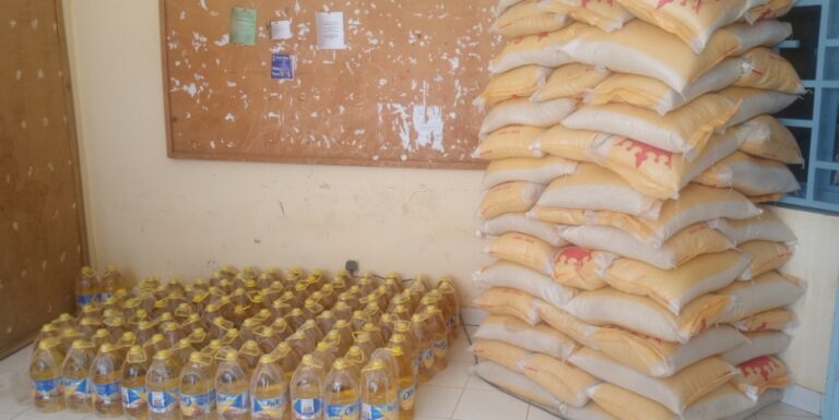 Séno : La CCI-BF offre des vivres d’une valeur de dix-huit millions de francs CFA aux PDI de Dori 