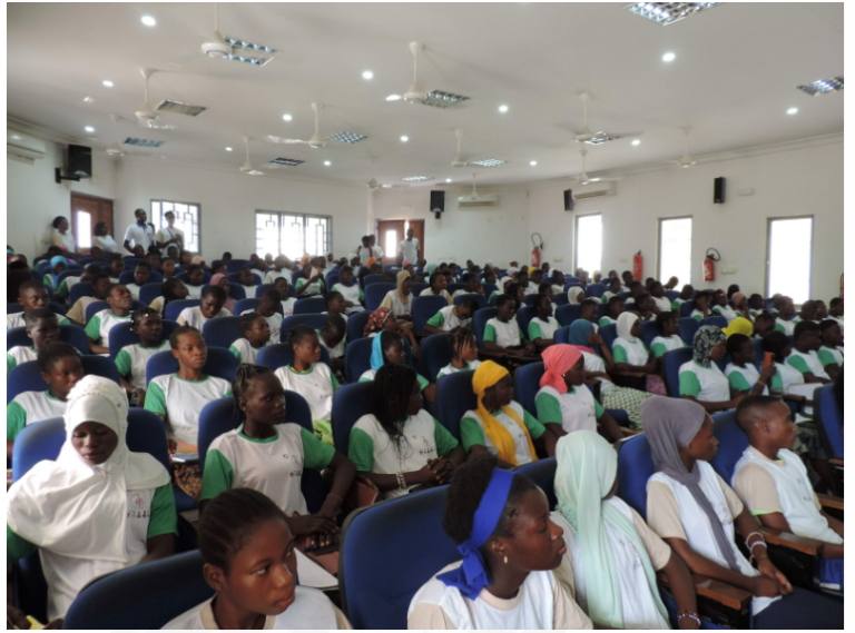 Centre-sud : Une association sensibilise les élèves sur les questions d’hygiène menstruelle