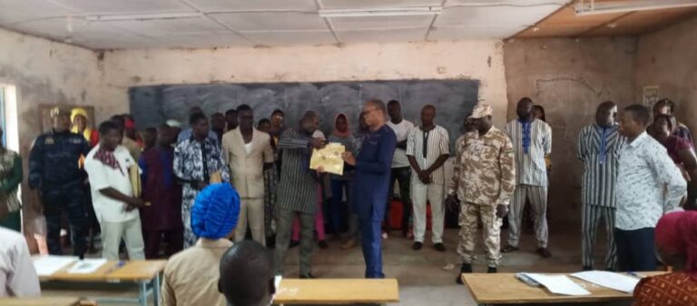 Baccalauréat 2023 : Le préfet de Boromo apporte le soutien des autorités aux candidats de la province des Balé