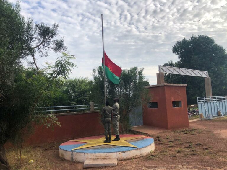 Dano : Le secrétaire général de la province du Ioba, André Lankoandé préside la cérémonie mensuelle de montée des couleurs