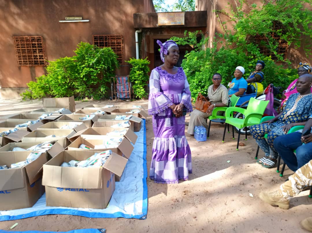 Kénédougou : Don de la coordination provinciale des femmes aux Forces de défense et de sécurité et aux déplacés internes