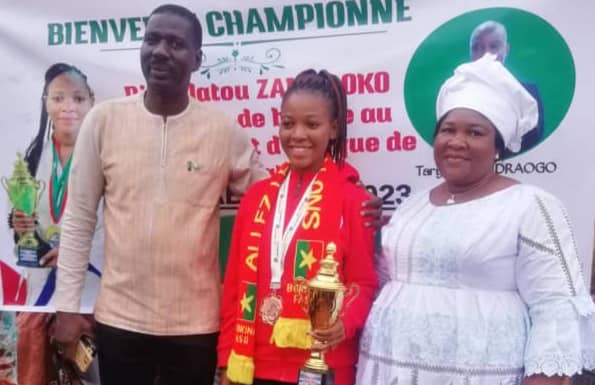 Burkina : la médaillée de bronze au championnat d’Afrique de karaté Djamila Zamtako accueillie en héro à Kaya 