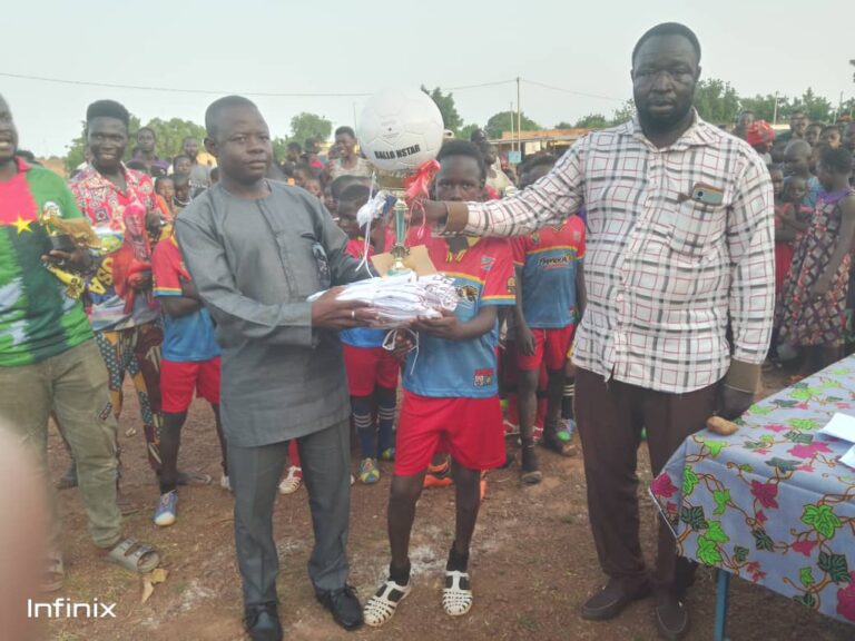 Burkina/Nouna : Dragon noir s&rsquo;adjuge du trophée de la première édition du tournoi Sininyassigui des U13