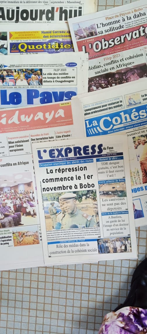 Burkina: Liberté de presse et visite du président tchadien en France, commentés par les journaux