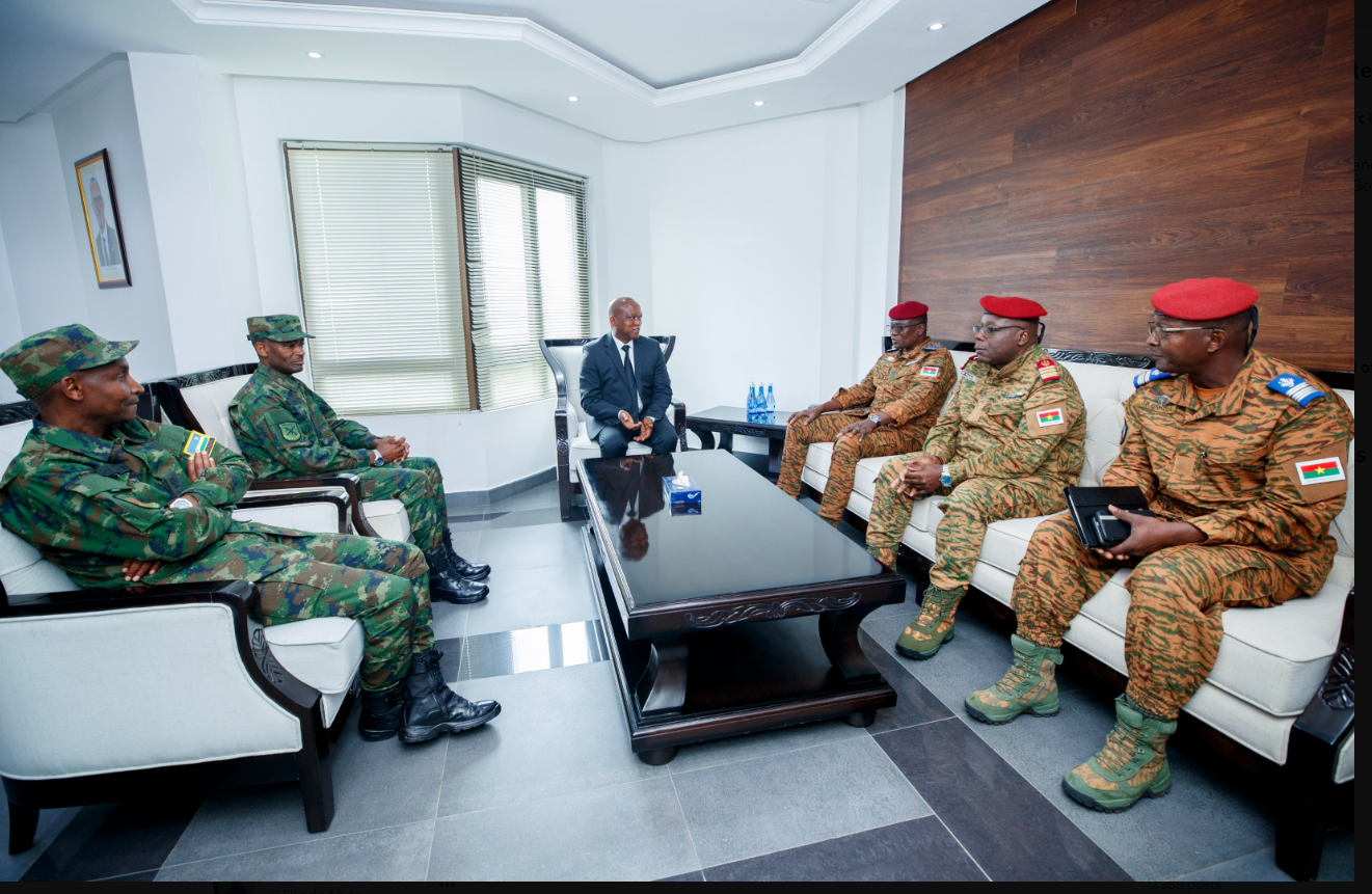 Le Burkina Faso et le Rwanda veulent renforcer leur coopération en matière de Défense