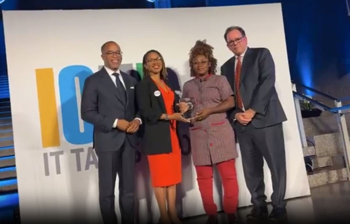 Prix ICFJ Knight 2023 : Mariam Ouédraogo dédie son trophée aux femmes victimes du terrorisme