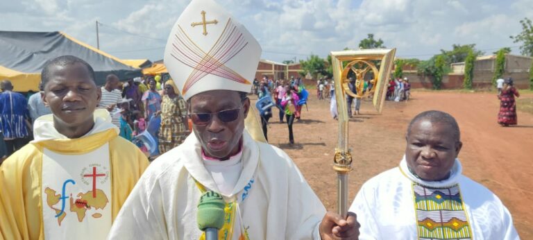 Catholicisme : Gaoua ouvre sa deuxième paroisse à l’air libre en attendant la construction d’une église