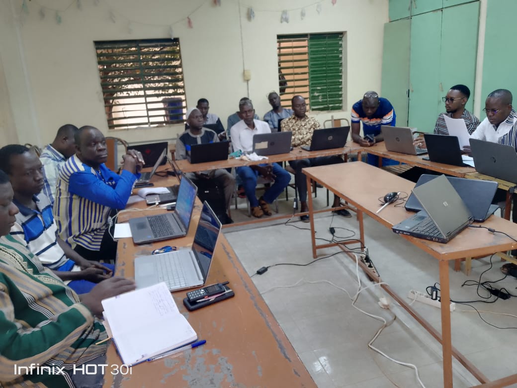 Ziro/School exams: Data entry operators and district heads strengthen their capacities on the SIGEC software |  AIB