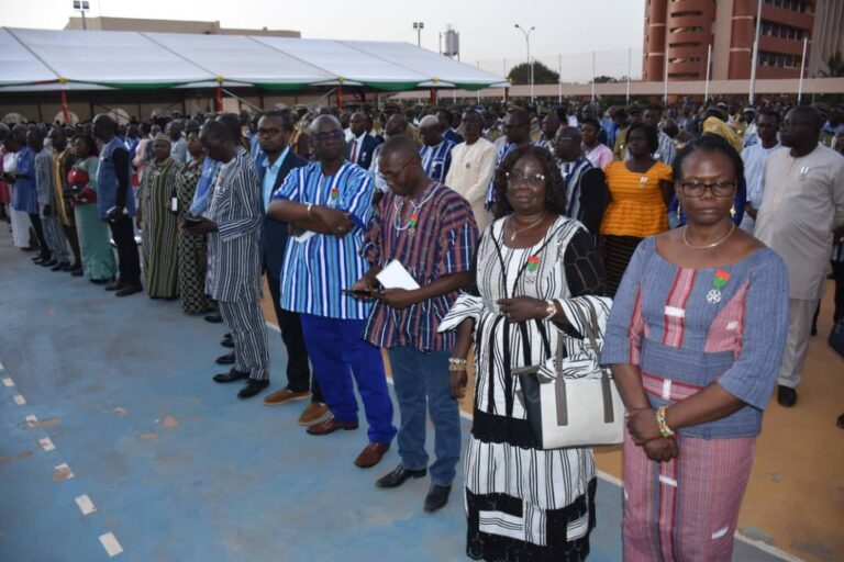 Burkina/Décoration : Le ministère en charge de l’économie célèbre le mérite de 282 de ses agents
