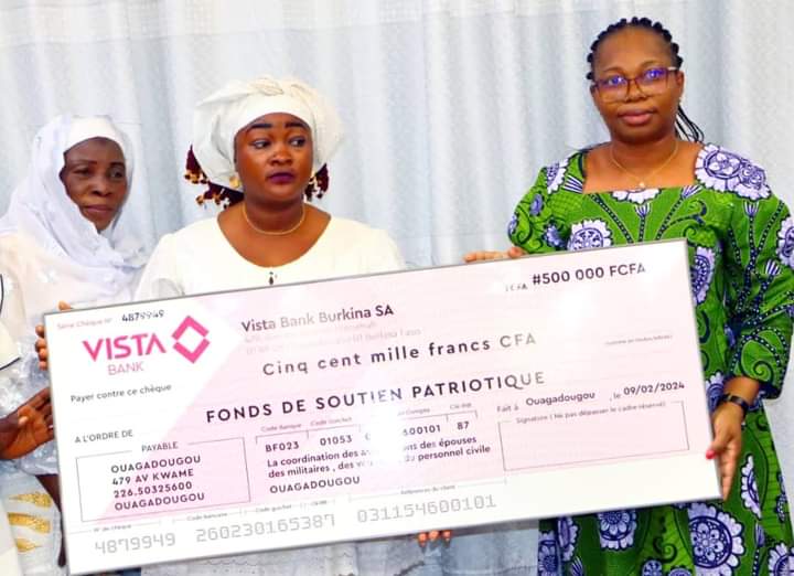 Burkina/Fonds de soutien patriotique : Les épouses des militaires, des veuves et du personnel féminin de l&rsquo;Armée remet la somme de 500 000 FCFA