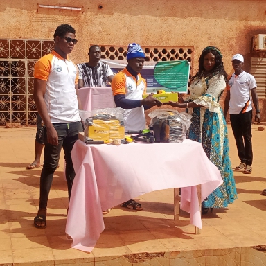 Tuy/Promotion de l’auto-emploi : 50 jeunes formés reçoivent des kits d’installation