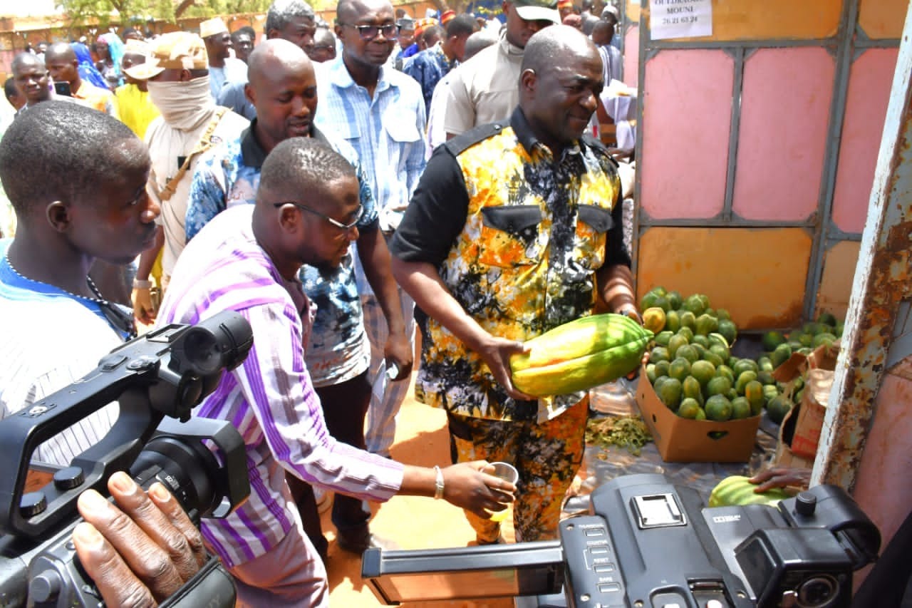 Burkina holds the first edition of the Ziro Fruits Day in Sapouy, in the presence of Minister Bazié | Africa Links 24 Burkina holds the first edition of the Ziro Fruits Day in Sapouy, in the presence of Minister Bazié | Africa Links 24