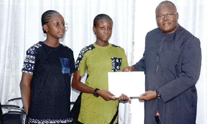 Burkina Faso: Two middle school students contribute 32,500 CFA francs to the Patriotic Support Fund Burkina Faso: Two middle school students contribute 32,500 CFA francs to the Patriotic Support Fund