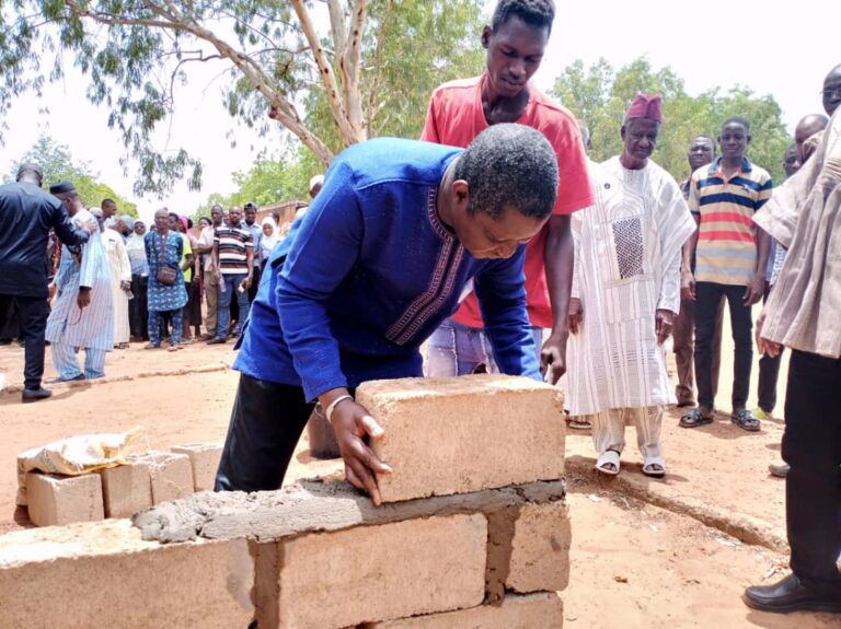 Léraba : Des élèves rendent hommage au fondateur du lycée provincial de la Léraba, Dr Seydou Traoré