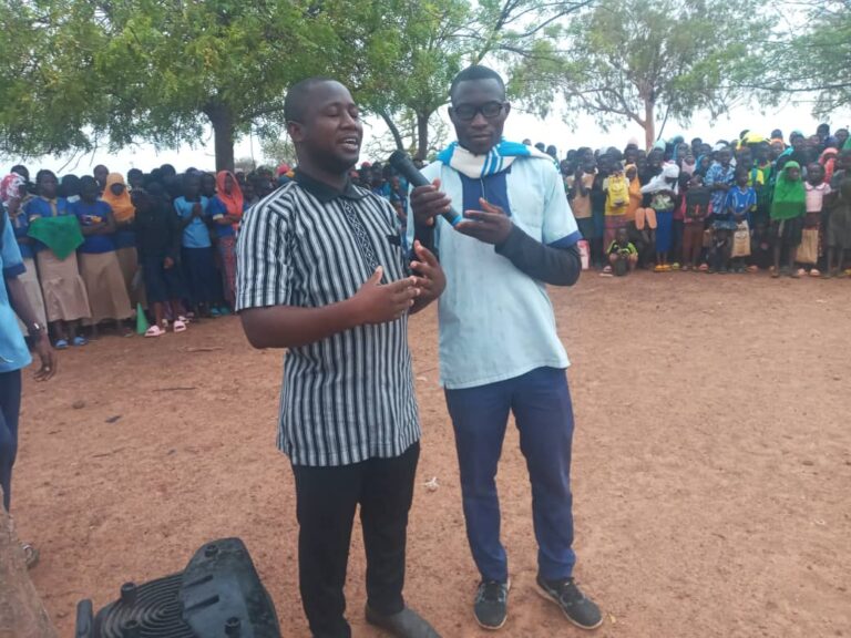 Namentenga: le haut-commissaire reconnaissant aux agents de santé et d’éducation pour leur appui aux populations réinstallées