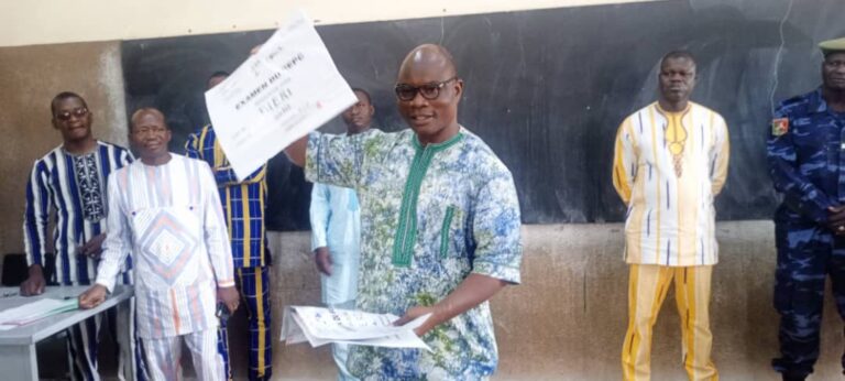 Kénédougou/CEP-BEPC 2024 : Le top de départ donné par le Haut-Commissaire de la province