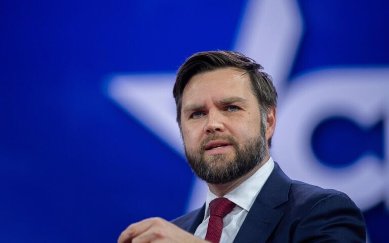 Vance appelle Biden à démissionner de son poste de président des États-Unis