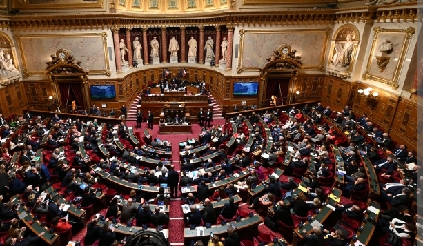 Le Sénat français appelle à mobiliser la nation pour lutter contre l’influence étrangère