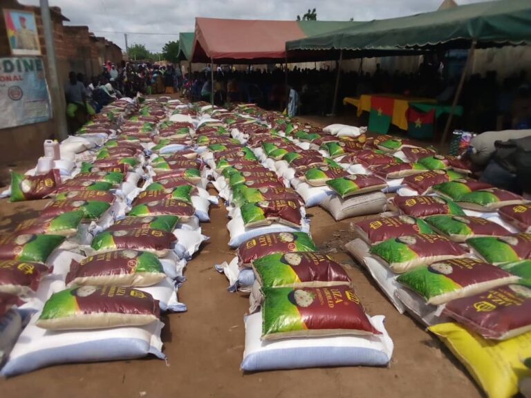 Kossi : La section du mouvement Ançar dine de Nouna solidaire des déplacées internes