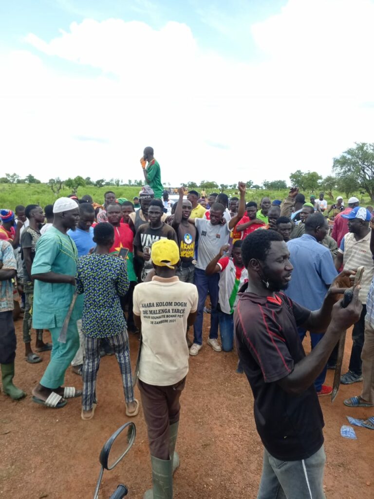 Les wayiyans du Centre-est désherbent les axes qui relient Ouargaye et Cinkansé