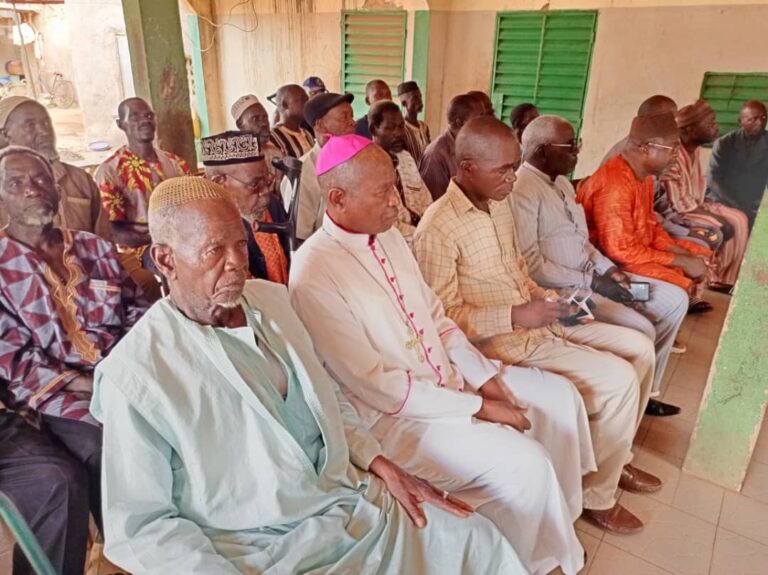 Kossi : Une délégation gouvernementale porte le message du président du Faso aux autorités locales et aux FDS