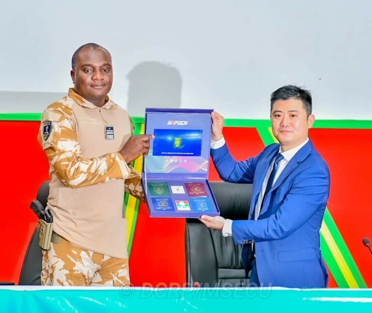 Burkina : un nouveau passeport biométrique lancé sans la mention ni le logo de la CEDEAO