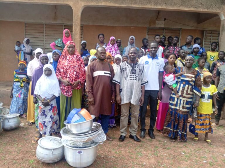 Banwa : Soixante jeunes formés en entrepreneuriat, reçoivent des kits d&rsquo;installation