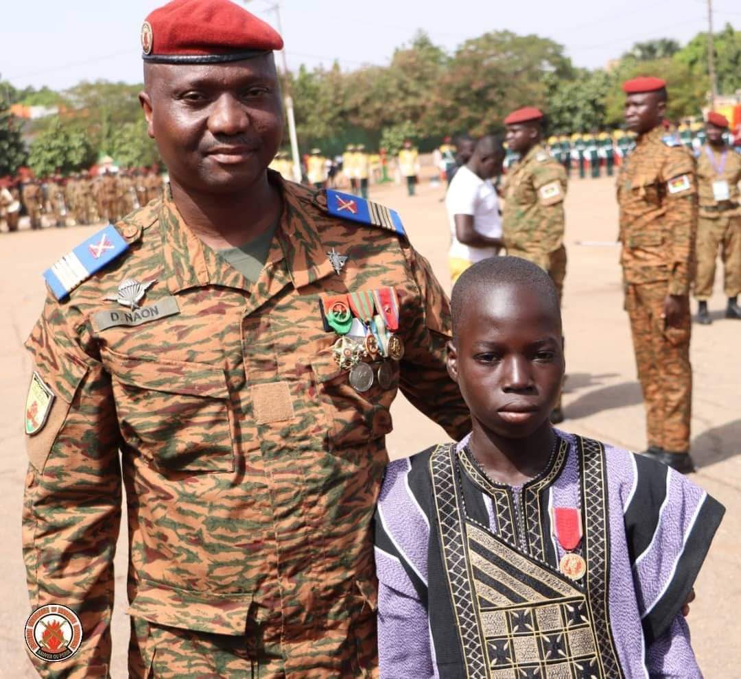 Burkina: Les pompiers décernent leur plus haute distinction à un adolescent de 12ans