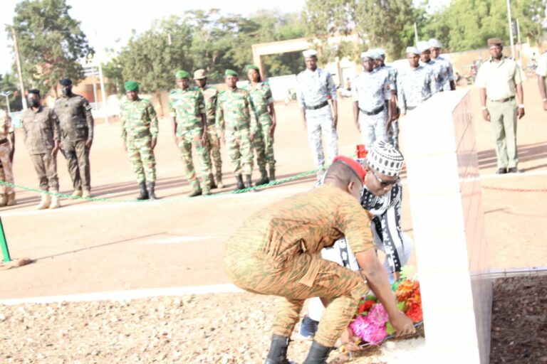 64ᵉ anniversaire des FAN au Nord : Une gerbe de fleurs sur la tombe du soldat inconnu 