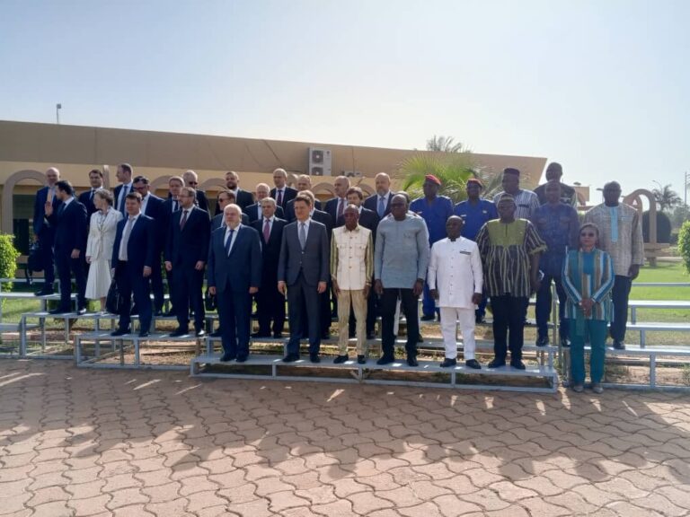 La Russie et le Burkina Faso discutent de grands projets de coopération militaire et économique
