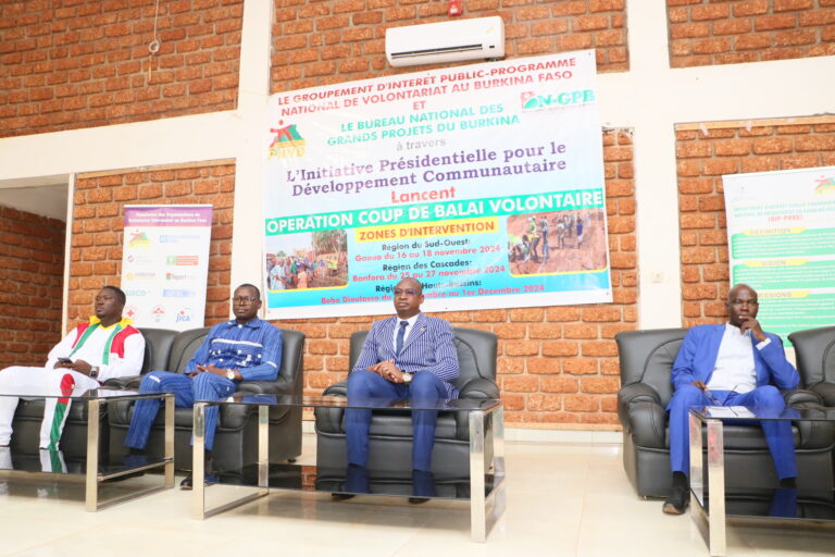 Sud-ouest : Le gouverneur invite la jeunesse à assainir leur cadre de vie en adhérant à l’opération « Coup de balai volontaire »