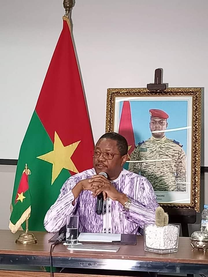 Séjour du chef de la diplomatie burkinabè à Tanger : des rencontres fructueuses avec les ambassadeurs de l’AES accrédités au Maroc et la communauté burkinabè