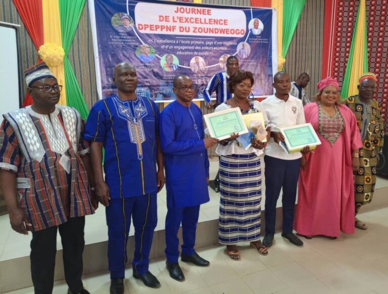 Zoundwéogo/Éducation : 2 enseignants et 16 élèves du primaire primés pour leurs bons résultats