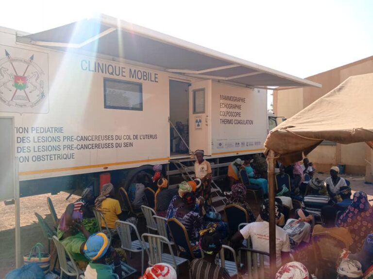 Clinique mobile à Batié : les populations bénéficient de la gratuité des soins spécialisés